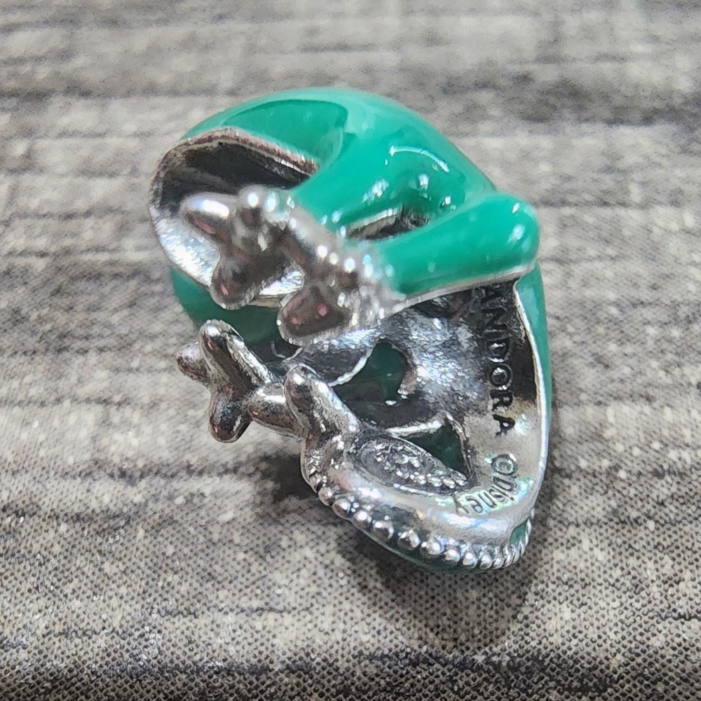 Disney Pandora Charm - Pascal Color-Changing - Picture 5 of 9